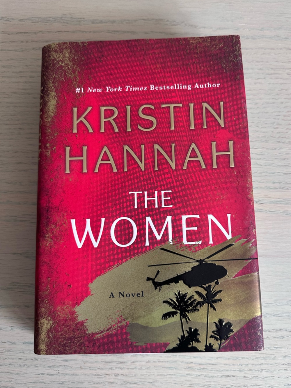 Kristin Hannah - The Women (Red & Gold Hardcover)